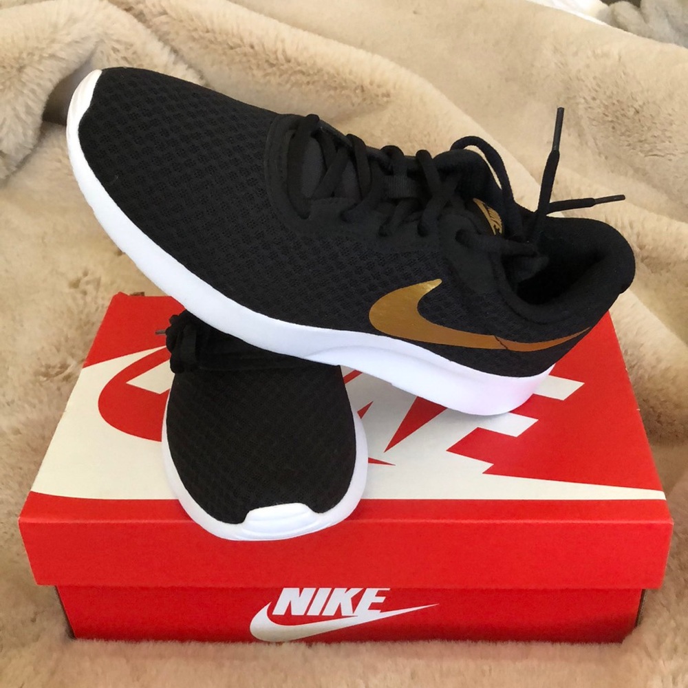 Women’s Nike Tanjun 7.5 NIB